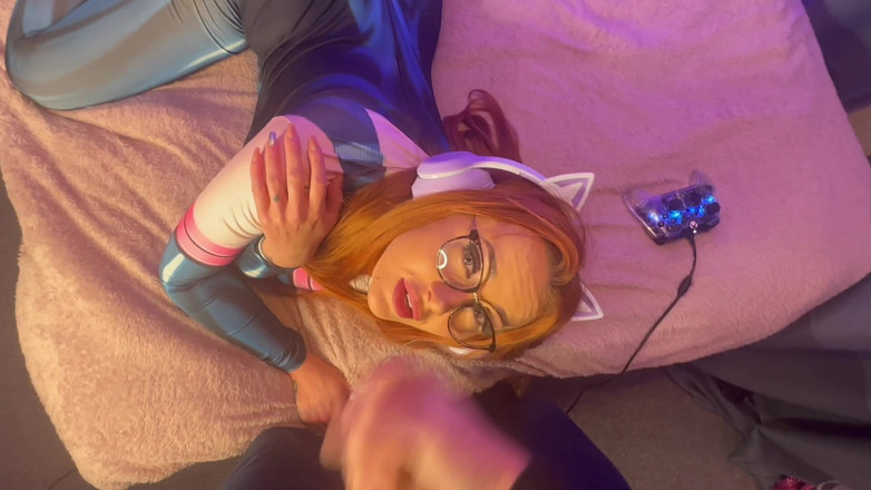Mr Money Shot & Zoe Grey: Hot Gamer Girlfriend Interrupts Game to Blow BF Till Facial