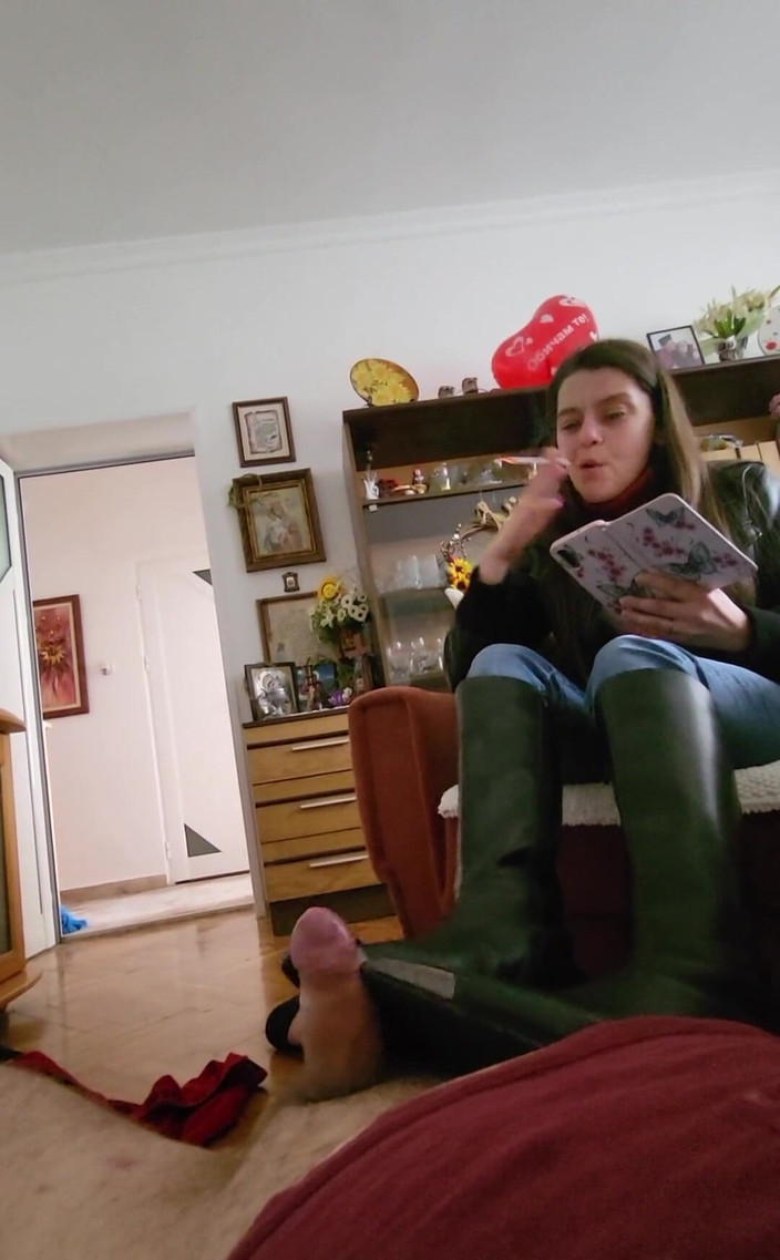 Mistressyammyboots: But kulit pada zakarnya