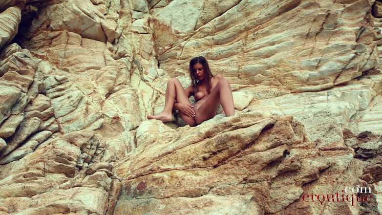Eroutique: Candice Luca - seks di atas batu