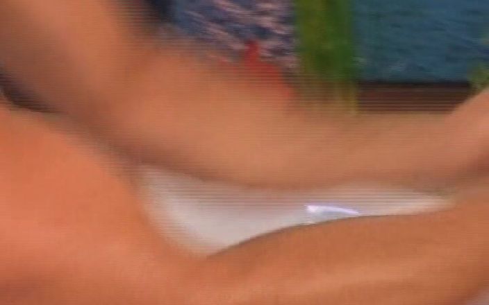 Deutsche Damen: Gorąca niemiecka dziwka lubi anal jebanie w jacuzzi