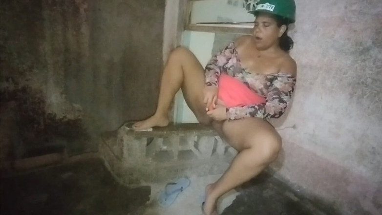 Adribella69: Ông chủ đi giám sát công việc và trong khi những...