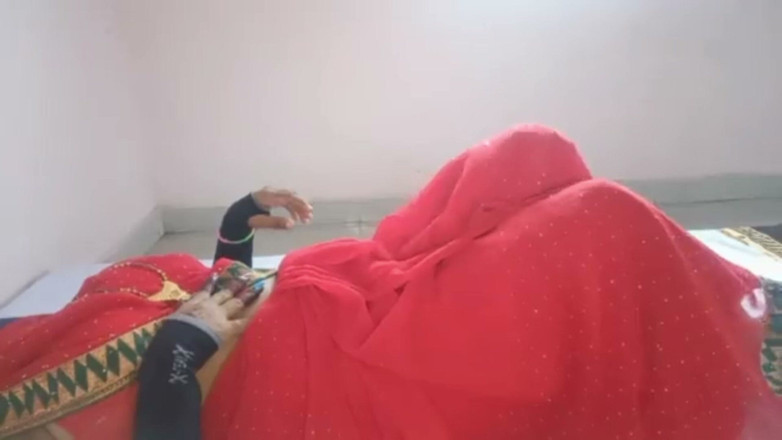 Safashaikh: Desi Aunty in Red Saree Lifted Her Legs and