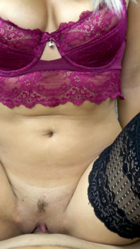 Blowjob remaja dan pancutan mani pada tetek