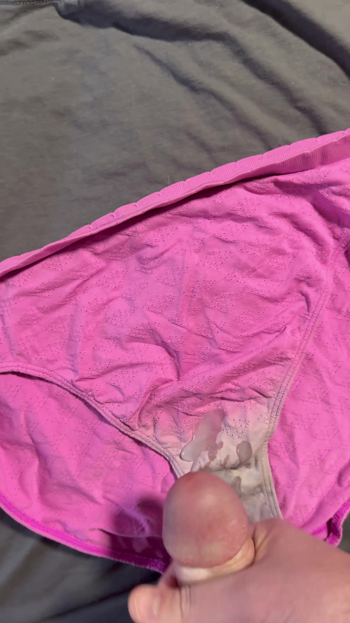 CumDaily: Сперма на трусики жены 7