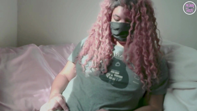 Mika Haze: Wearing mask and ignoring you