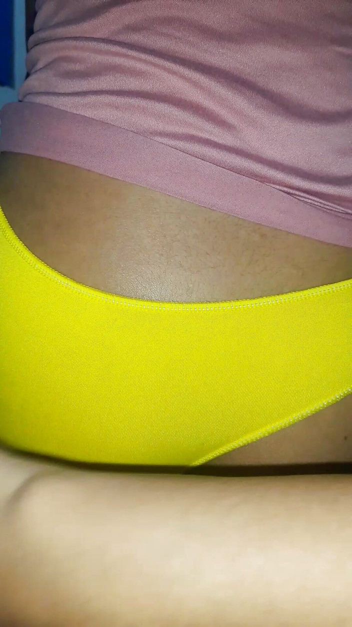 hael: Le cul délicieux de Hael, ça m'excite de voir son énorme cul...