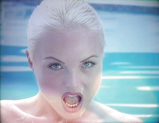 Antonio Adamo Film: Blonďatá milfka je ošukaná černým zahradníkem u bazénu