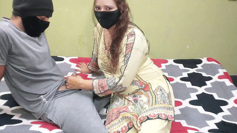 Pakistani CoupleX: 친구의 마누라를 집으로 불러 그녀의 보지 인도 인도 섹스 힌디어 오디오 XXX의 불을 빨아