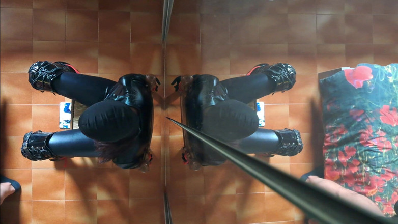 LauraOnHeels: Jsem předsedou a On mi šuká obličej po dobu 10 minut, dokud...