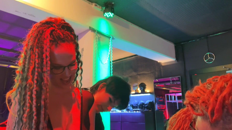 Domina Dark: O Quebra-Nozes