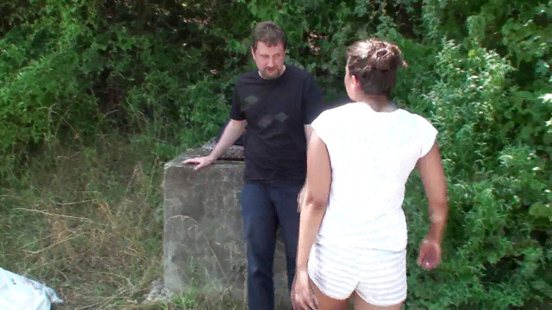 Femdom Austria: Menoreh hamba di luar rumah