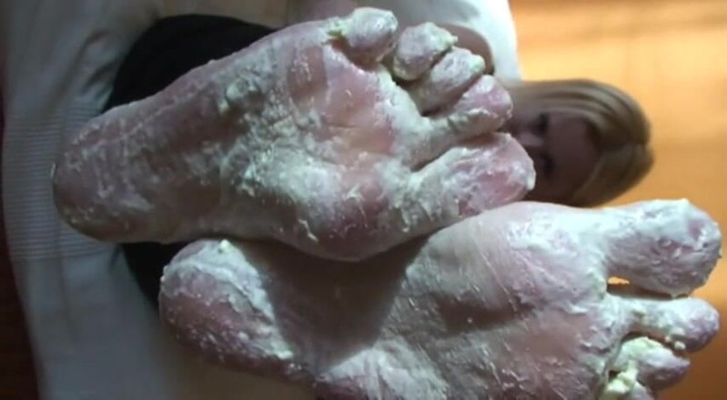 Foot Girls: Blonde slut enjoy in foot and food fetish
