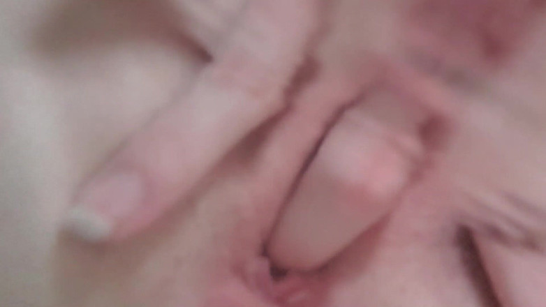 domslutfucker: Skinny Slut Fingering Her Tight Pussy Under Water Solo