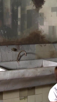 公衆トイレでチンポに乗って