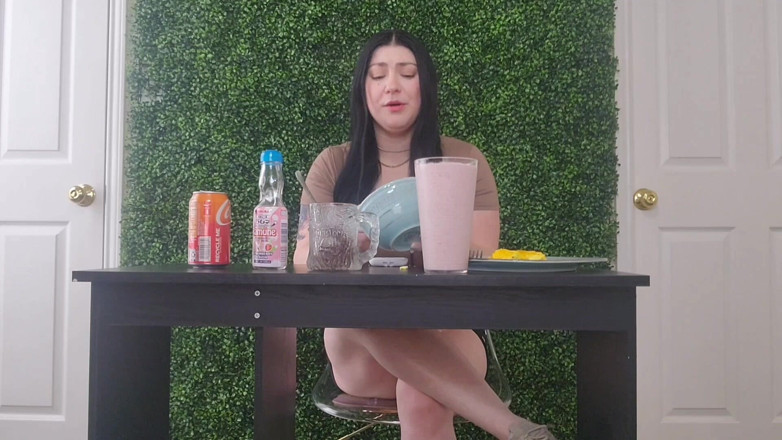 Julia Ryan: Gfe Mukbang Farting and Burping