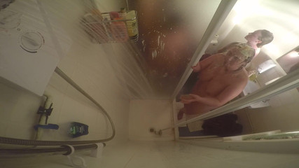 Gunked up girls: Devon, Raegan e sarah jane fanno la doccia BTS