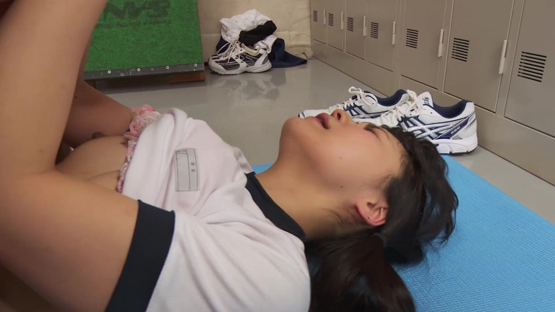 Caribbeancom: Young Japanese fucked in the locker room