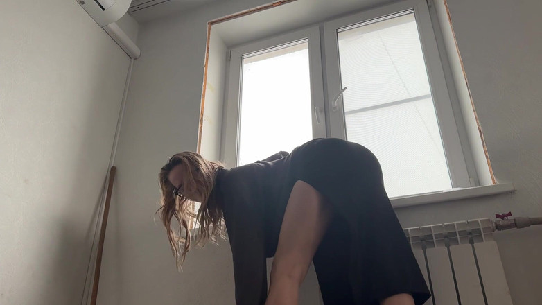 Skinny_lady69: 치마를 입은 자이언트 교사 요가