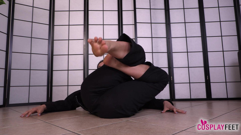 Feet & Cosplay: L'istruttore di karate Bianca Blance ti mostra come usare i...