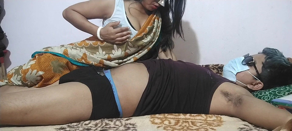 Uttar dinajpur: Villaggio indiano bhabhi ha scopato il suo patrigno