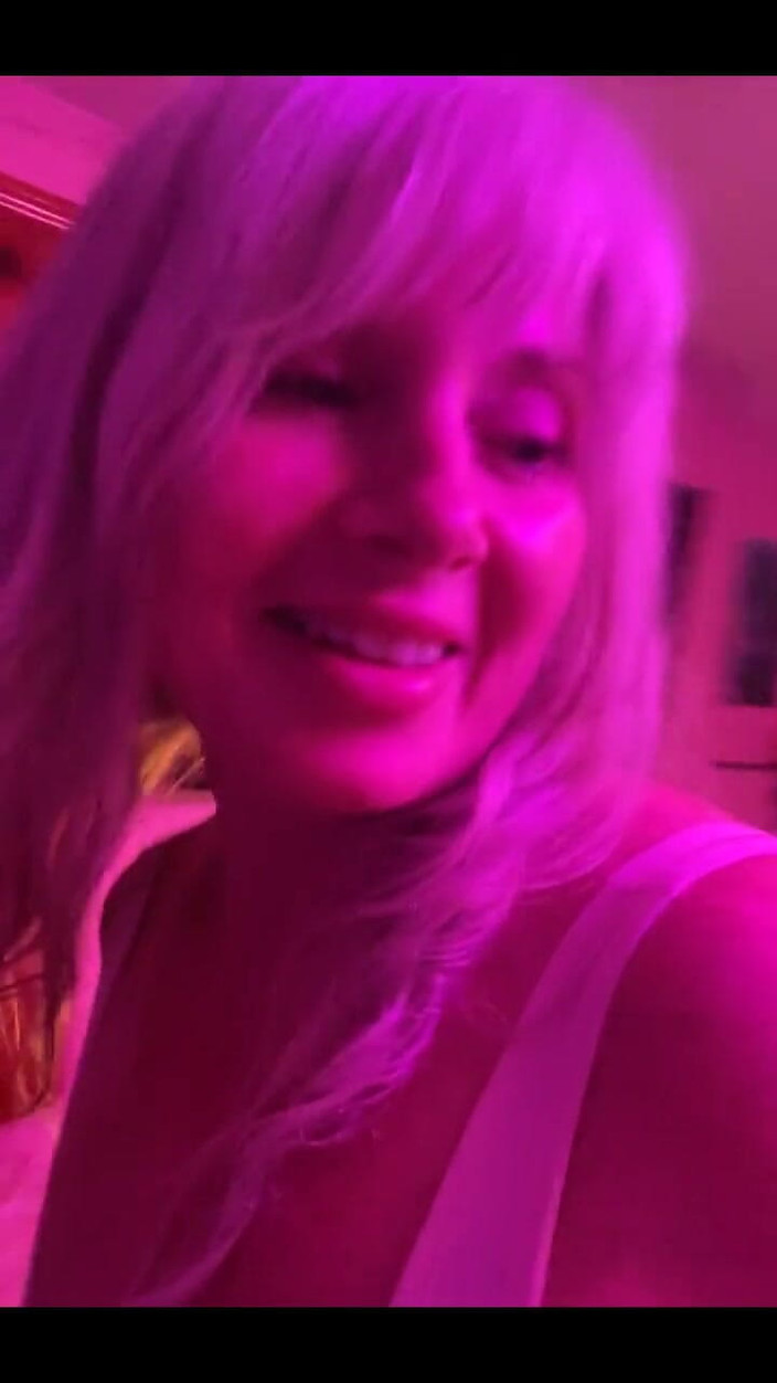 PaintedRose: Gemelas rivales que filman detrás de escena configuran la escena 1...