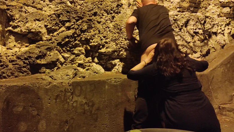 Toilet Mommy: 남자의 엉덩이를 맛보는 핫한 소녀