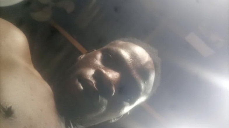 Oladi plenty tv: コンドームなしでセックスのために彼女を起こす