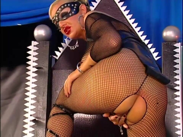Absolute BDSM films - The original: Rubia de grandes tetas y enmascarada gran polla, fetiche de...