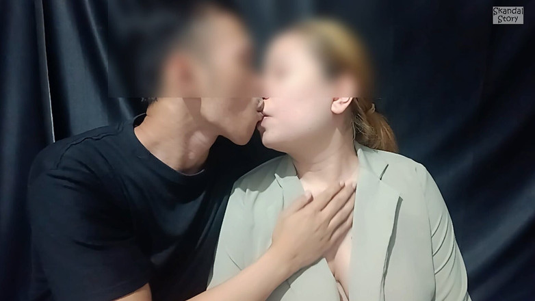 Skandal Story: 在我办公室助理的房子里停下来