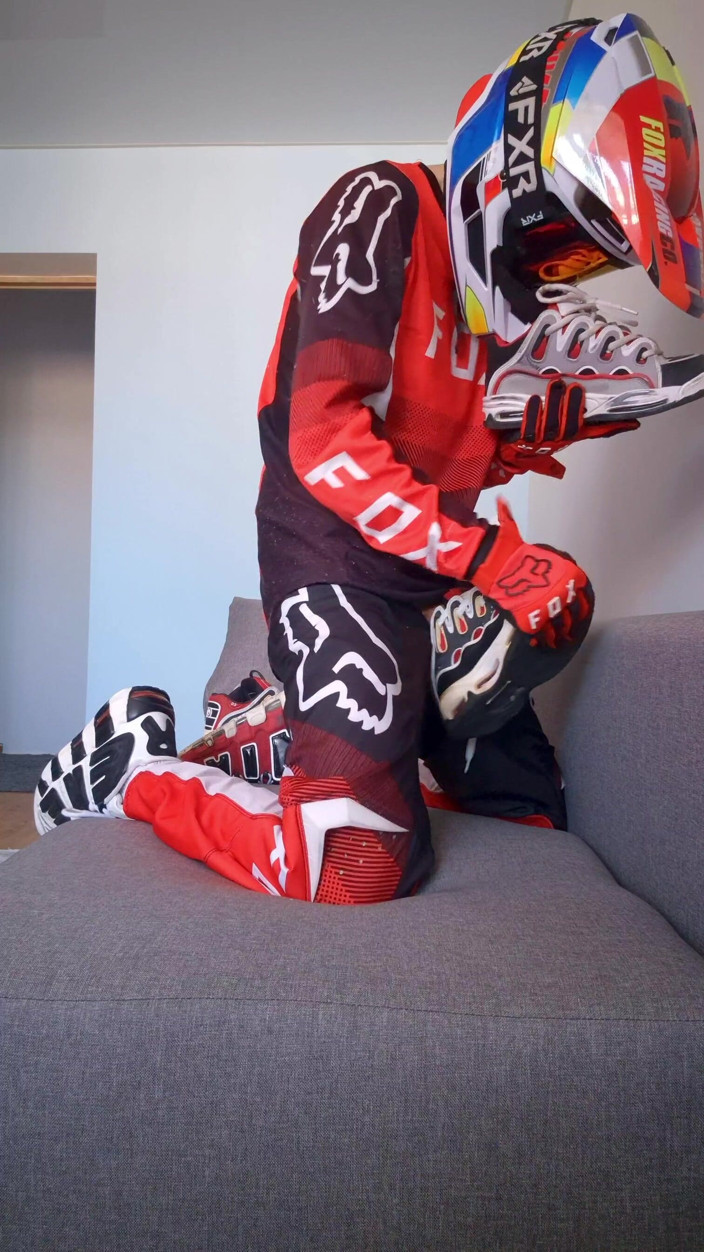 Sneakersmax98: لبست Mxgear وأنيك سنيكرز أوزيريس