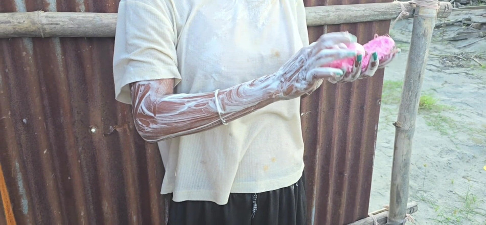 SafeRosebush8: Indische xxx baden video pornovideo