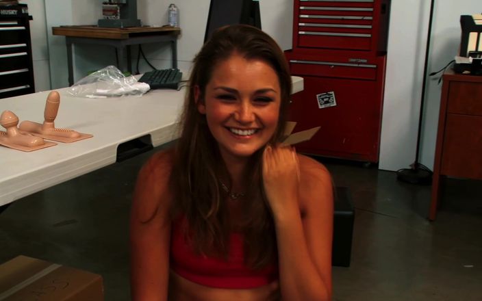 FapFlare: Allie Haze zostaje zerżnięta po jeździe na Sybinie i ostro