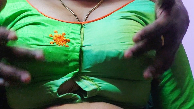Desi Mohini: Cikgu tuisyen bertetek besar mengajar pelajarnya "cara melakukan seks" di bilik...