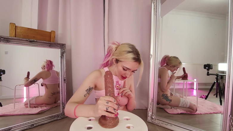 Jimmy Draws: Kitty Marie - dildo ve aynalar