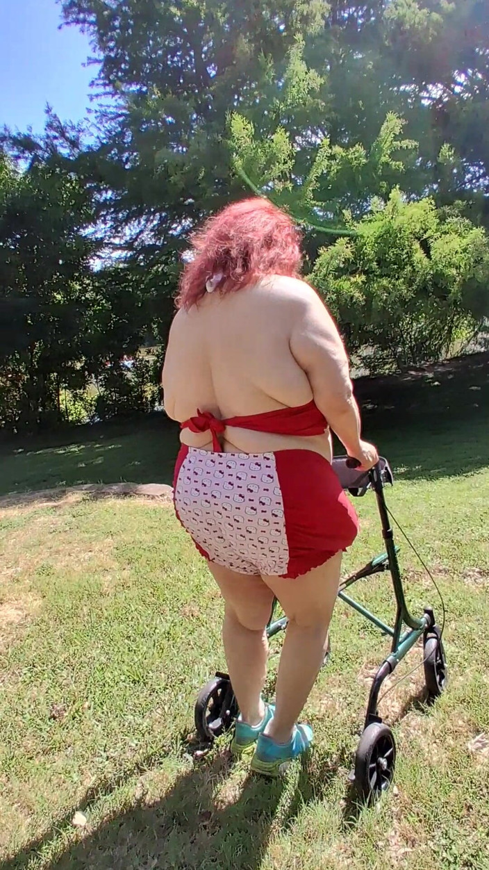 BBW nurse Vicki adventures with friends: BBW Nurse Vicki Is Taking a Stroll in Her Hello...