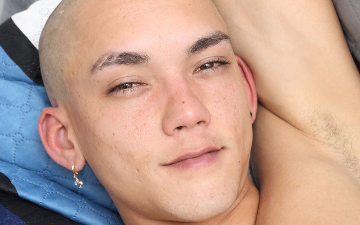 Latino boys porn: 拉丁女郎巨大的鸡巴kayser Magnum