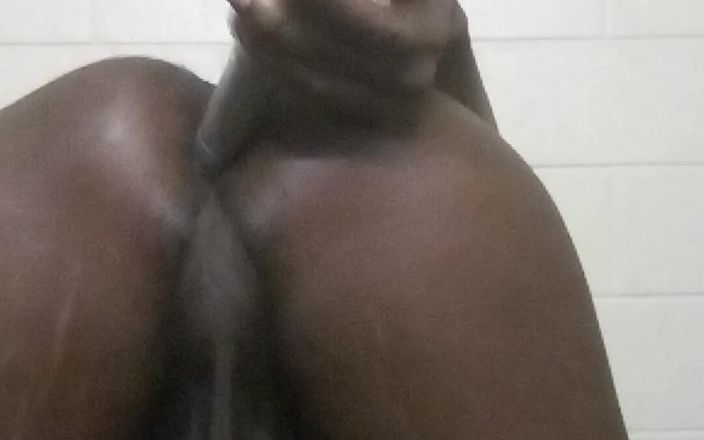 SweetDWillie456: Black Femboy Bootyhole Rozciągnięty Otwarty przez 12-calowy dildo BBC
