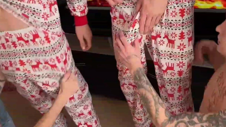 Nick Lewis: Orgia mattutina di natale senza preservativo