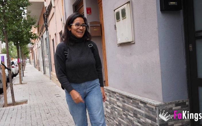FAKings: Lana Villafuerte, latina à forte poitrine, est trop sexy ! Douche, masturbation...