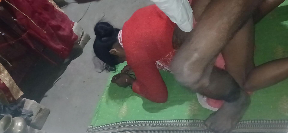 MuzZ-K: Desi Village Bhabhi Ko Pe la spate Mein Jamkar Choda -...