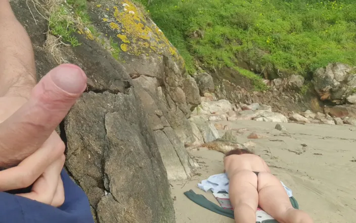 ExpressiaGirl: Dick Flash on the Beach. I Jerk off to a...