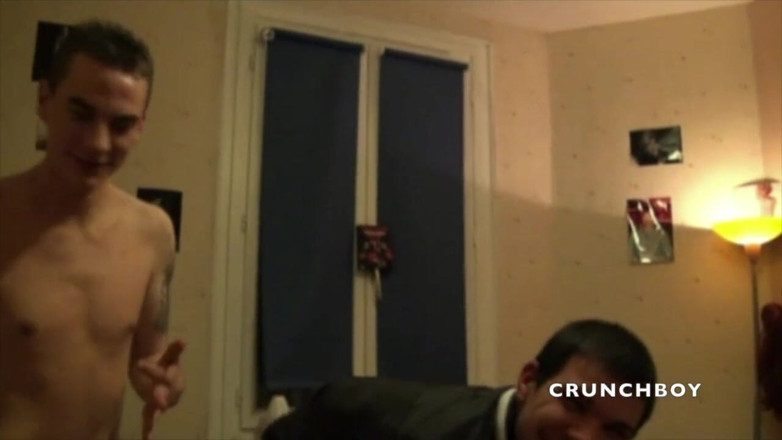 Crunch Boy: Junior překvapeně ošukaný svým hetero kamarádem