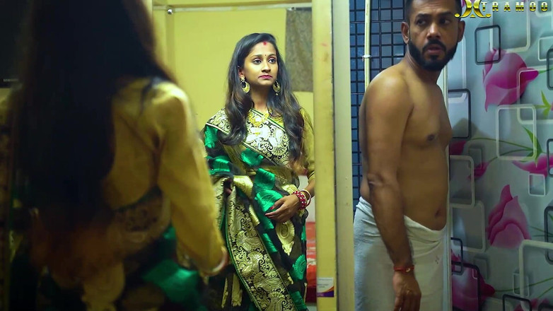 Queen star Desi: セクシーなハンサムな夫は、彼女がFestvalを見に行く準備ができたときに彼女の妻を犯した