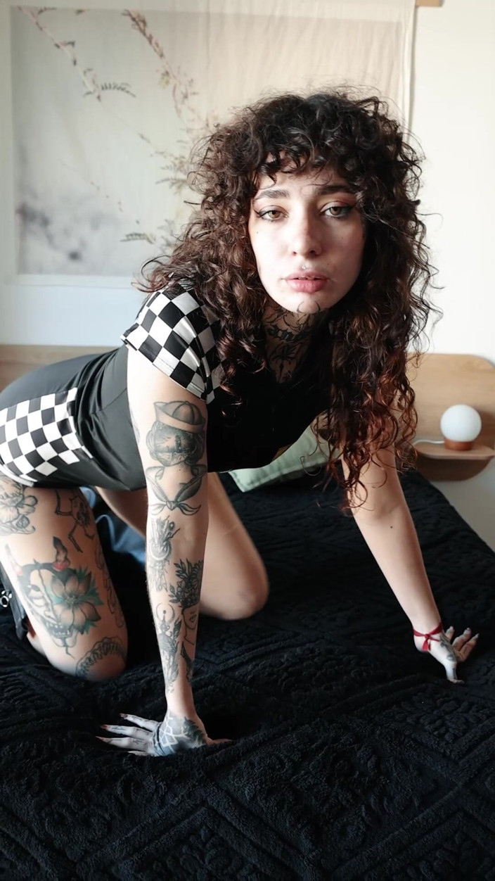 Rebekah Rose: Handjob and Very Wet Vagina After Photo Session