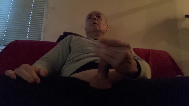 Alex Igogo: Fuma e si masturba