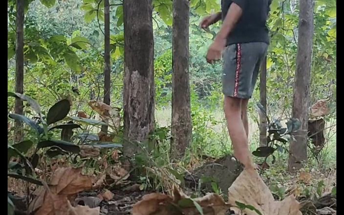 Tani: Bugil di Hutan