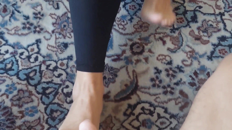 Selena701: Picioarele Selenei în aer liber se închină