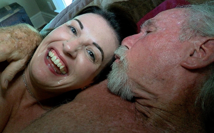 Private Society: Yaşlı ve Yaşlı