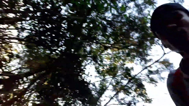 vergar4_daviid: Il giovane esibizionista mostra il suo cazzo mentre cammina