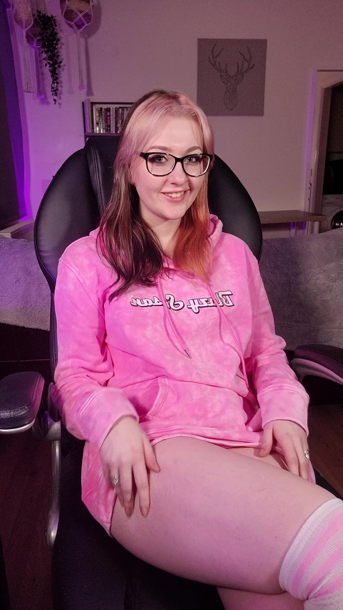 Em Yang: Nadržená nevlastní sestra chce tvého ptáka všemi způsoby